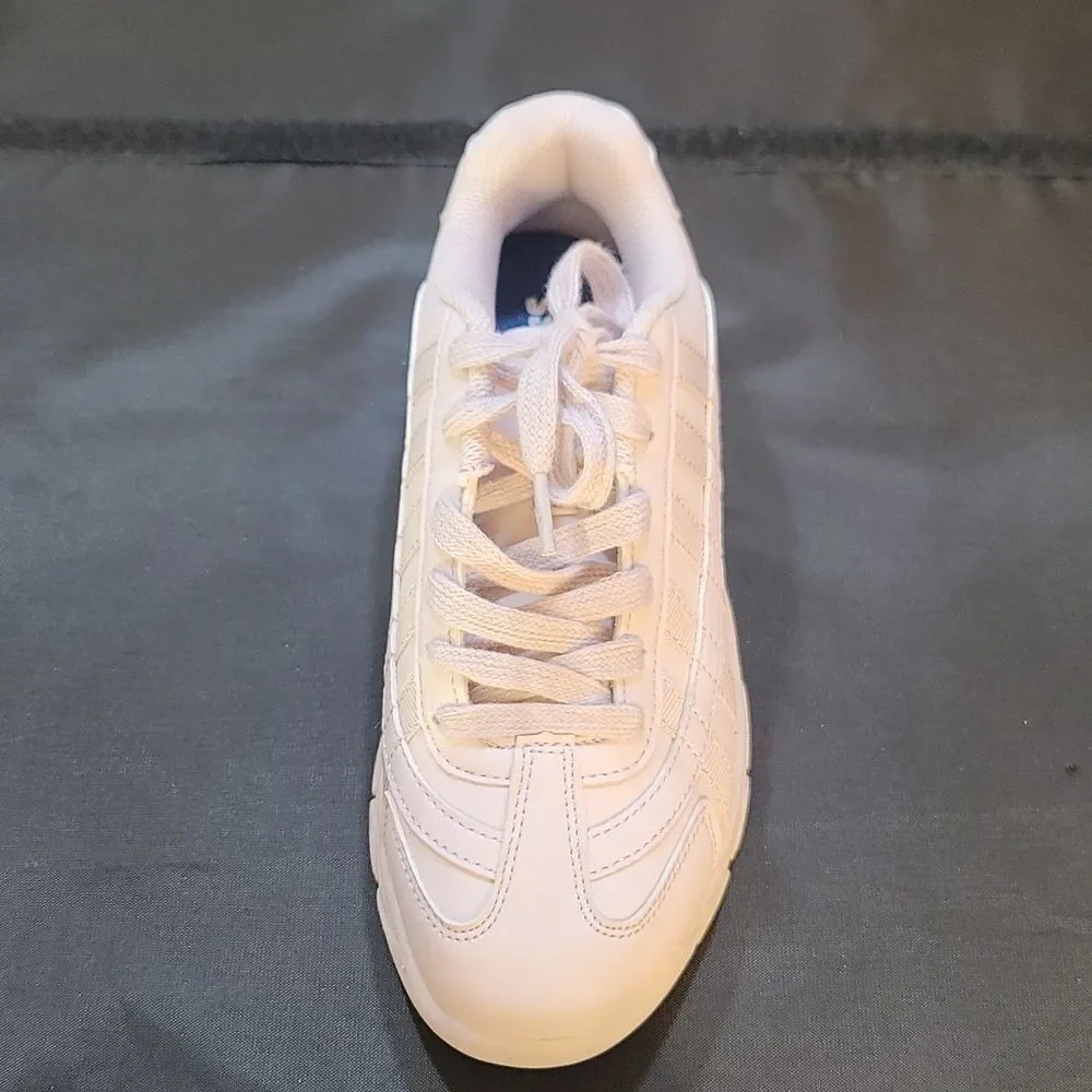 BRAND NEW K-SWISS LACE UP CLOSURE YOUTH11 SNEAKER